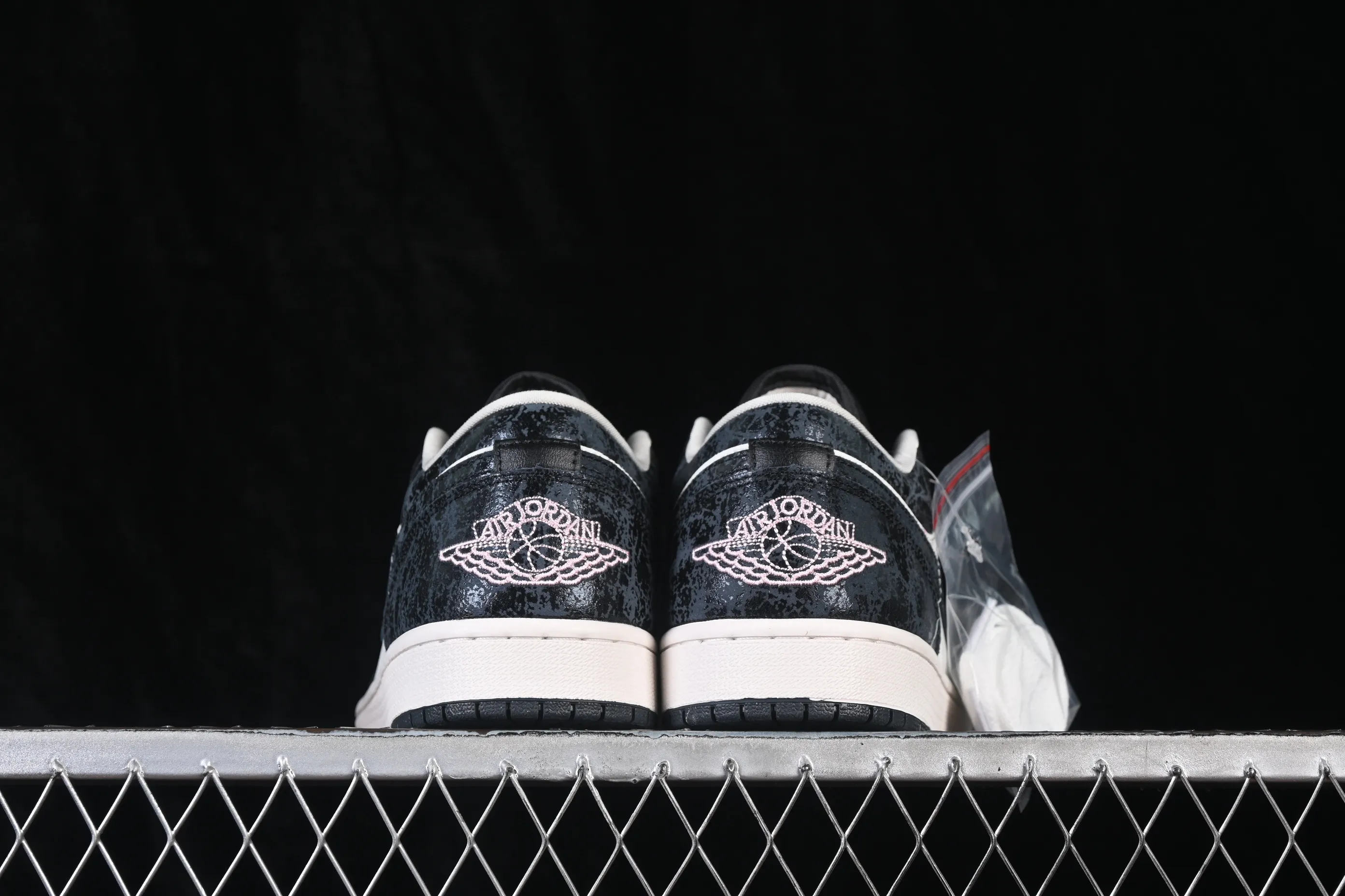 All categories Air Jordan Jordan series basketball shoes Air Jordan 1 Low Air Jordan 1 Low AJ1 Joe 1 burst pattern black and white low-top retro culture basketball shoes II0595-001